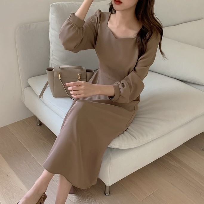 Đầm midi dài tay cổ vuông trơn màu xinh xắn