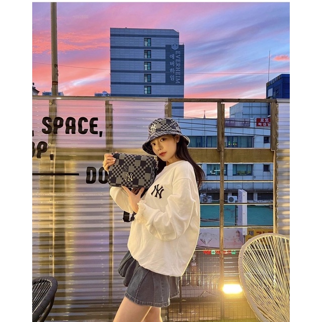 Túi đeo chéo caro MLB