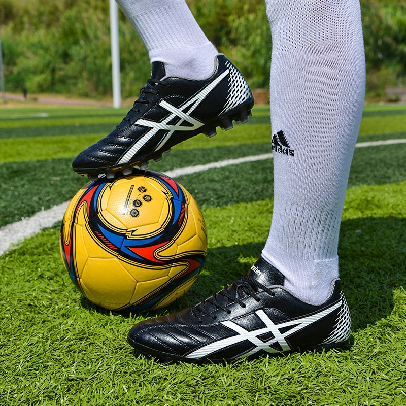 Giày đá bóng chuyên nghiệp cho thanh niên phù hợp với sân cỏ tự nhiên size 35- 45