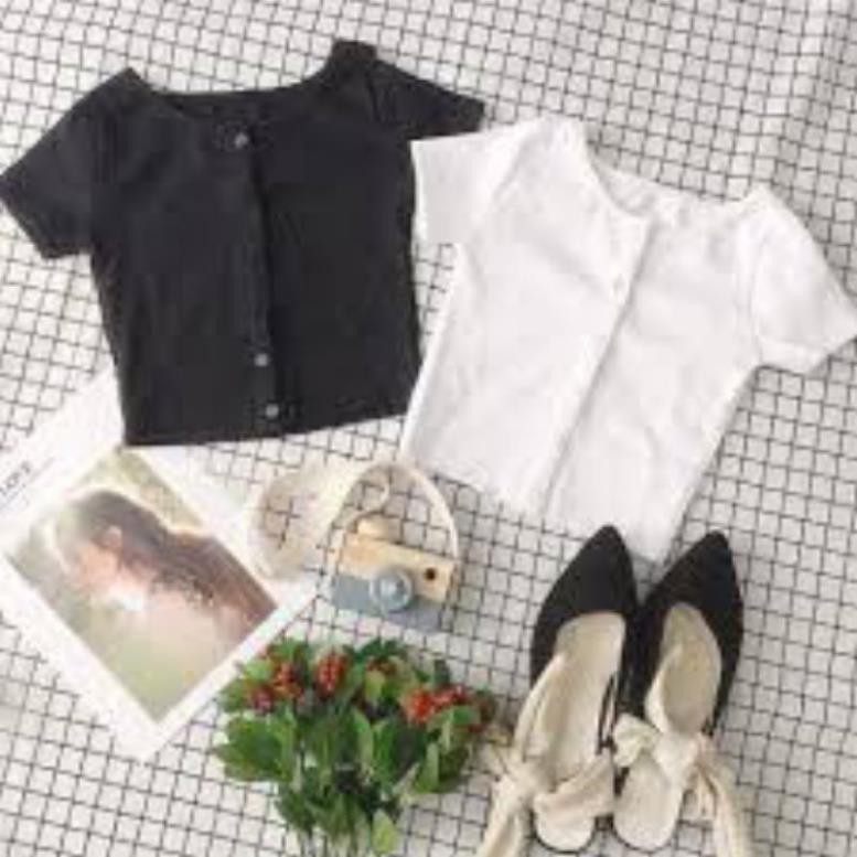 Áo thun croptop kiểu nút cổ vuông năng động - trẻ trung | BigBuy360 - bigbuy360.vn