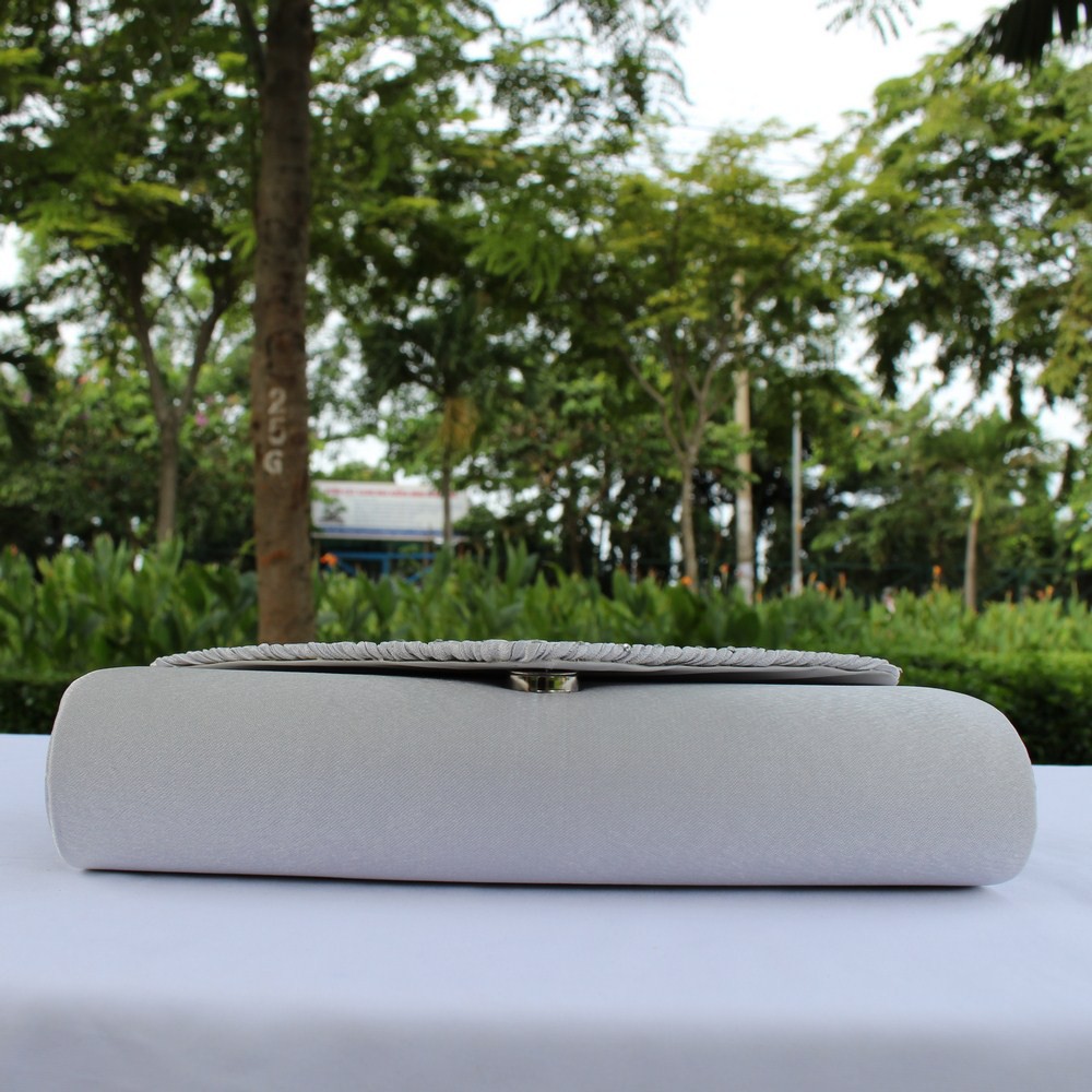 Ví Clutch V Dự Tiệc - Màu Bạc