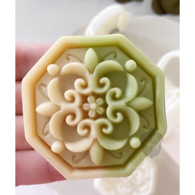 Khuôn trung thu lò xo mặt hoa văn 50g mẫu 303