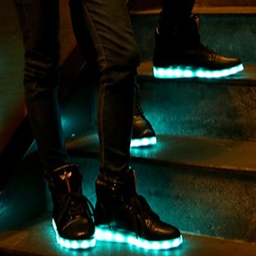 GIÀY PHÁT SÁNG CAO CỔ ĐEN CHỮ THẬP ĐÈN LED 7 MÀU 8 CHẾ ĐỘ THỜI TRANG CÁ TÍNH