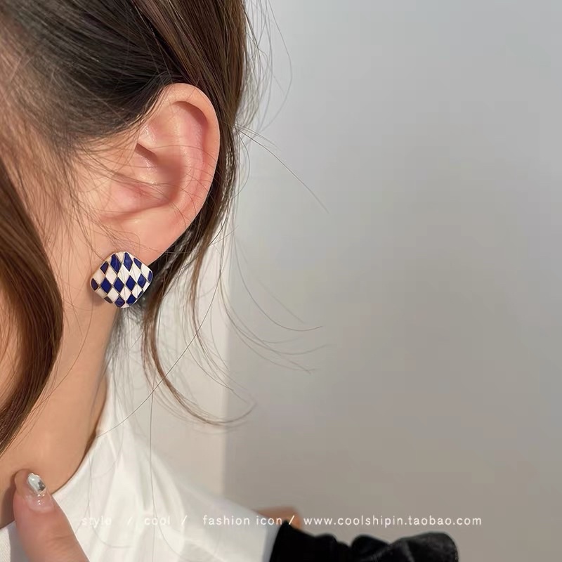 Bông tai xi mạ caro trendy