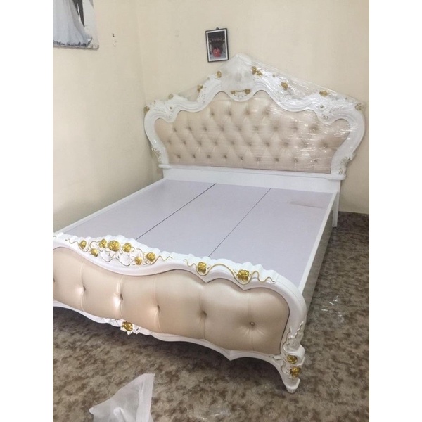 Giường tân cổ điển