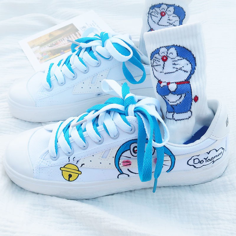 Giày Thể Thao Vải Canvas In Hình Doraemon Vẽ Tay Graffiti Cá Tính Cho Nam