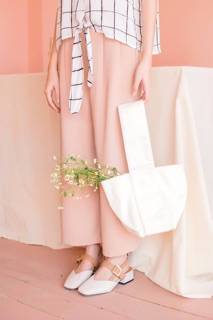 Quần Hồng ceci cela