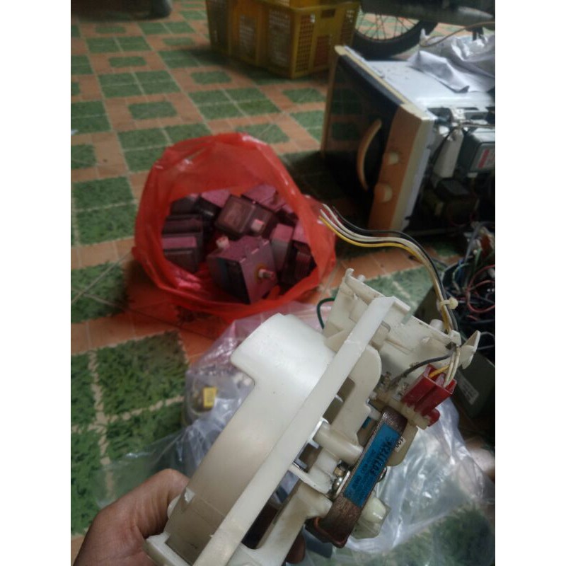 Quạt lò vi sóng tháo máy