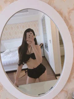 Bikini tam giác hoa nổi