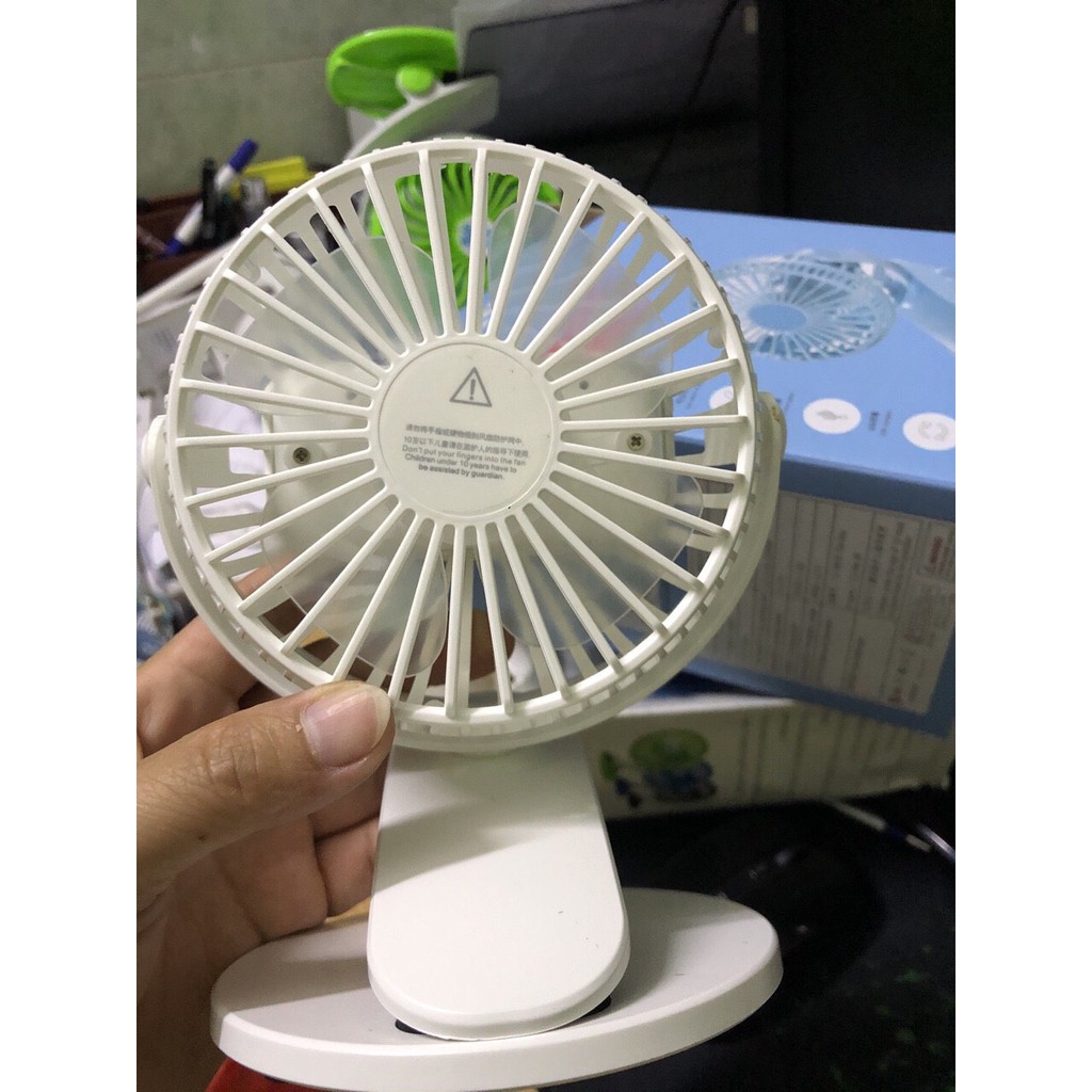 Quạt kẹp bàn phun sương