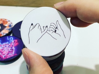Giá đỡ điện thoại popsocket đen trắng