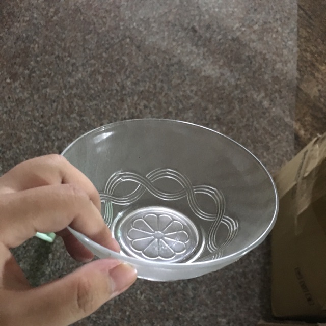 Bát thuỷ tinh con