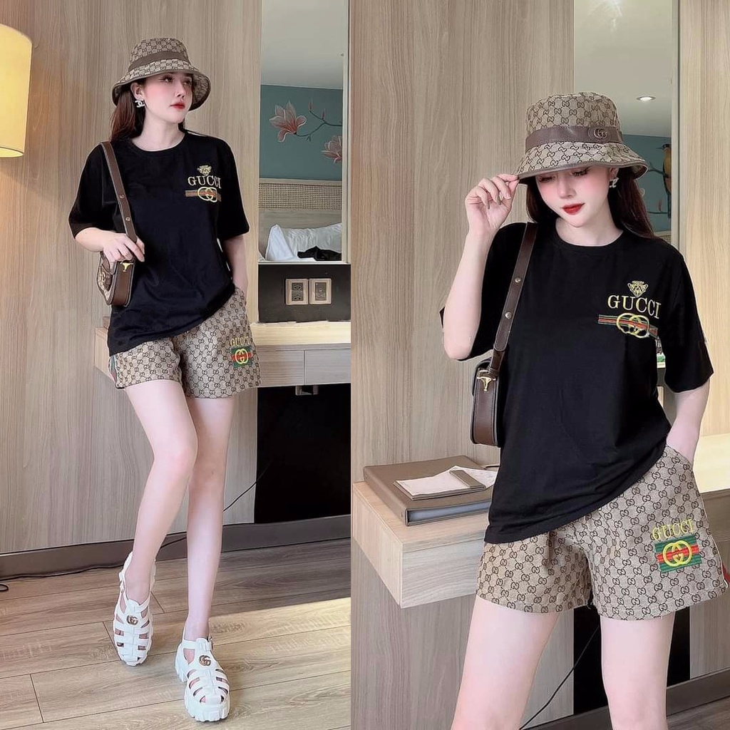 Đồ bộ thun form rộng logo thêu phối quần caro hiện đại