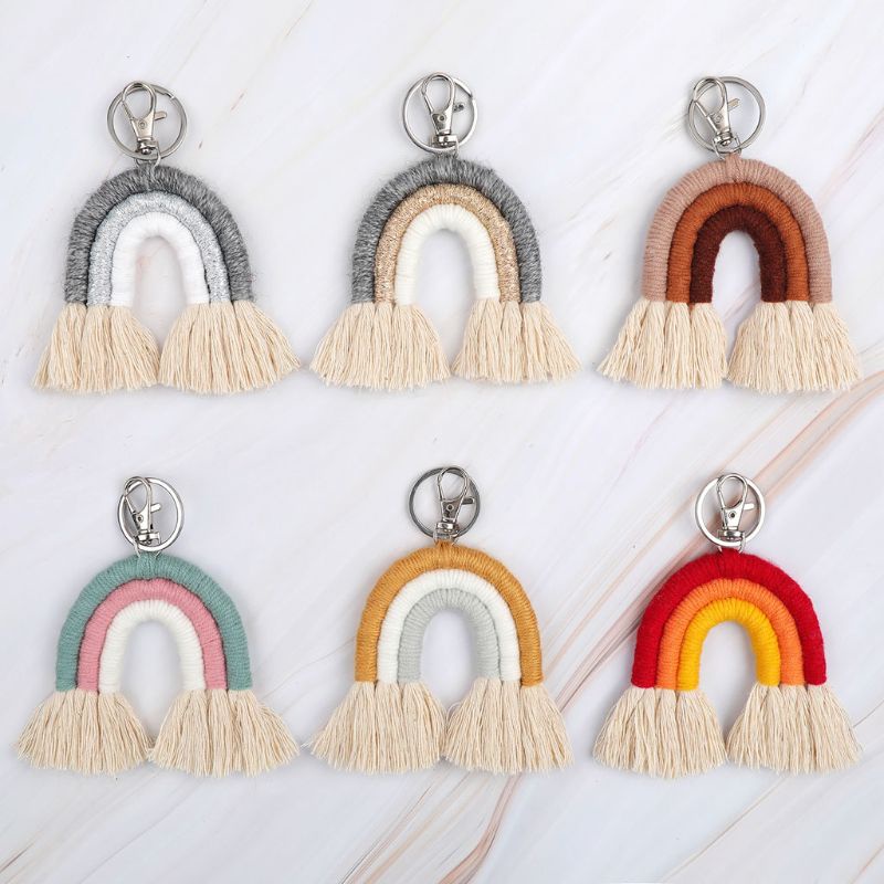 Móc Khóa Cầu Vồng Macrame Đan Dây Tua Rua Dễ Thương