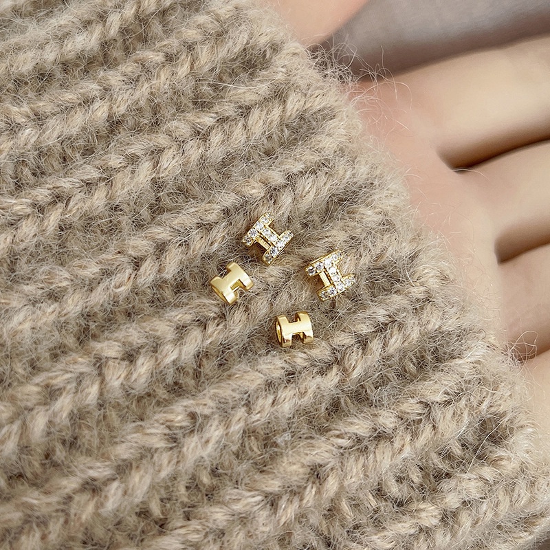 Khuyên tai kim loại s925 hình chữ H màu sắc sành điệu cho nữ