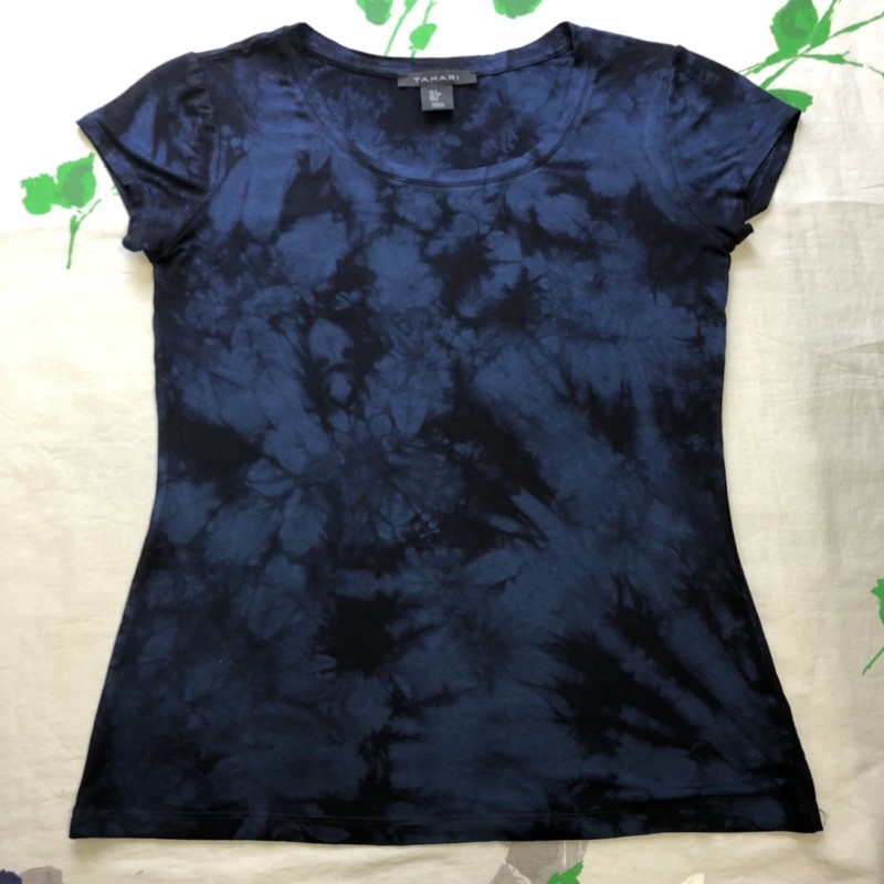 Áo Thun Nữ Tahari Cotton Lụa Loang Đen / Loang Xanh Cổ Thuyền Tay Ngắn