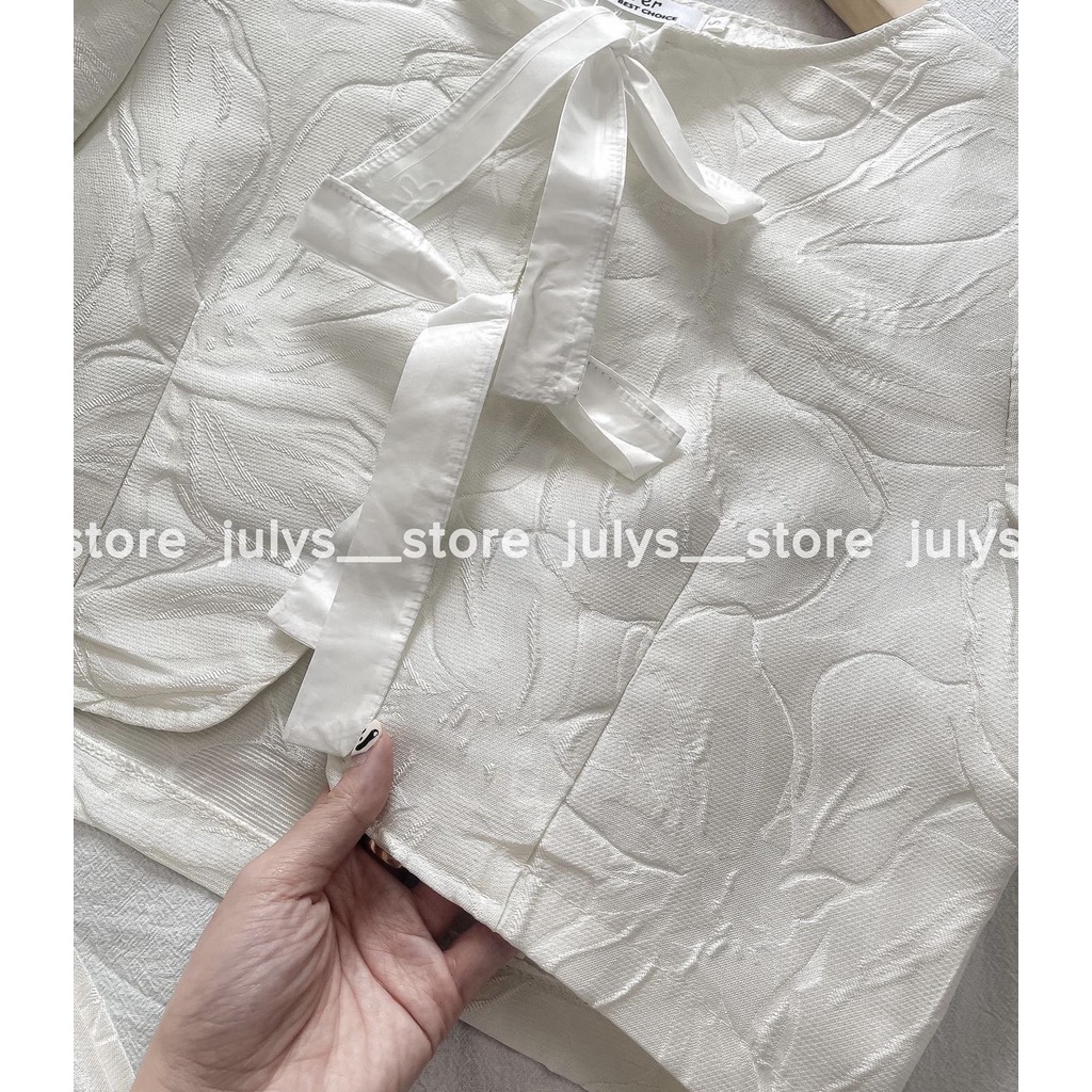 Set áo babydoll gấm trắng hoa nổi thắt nơ tay bồng kèm chân váy chữ A