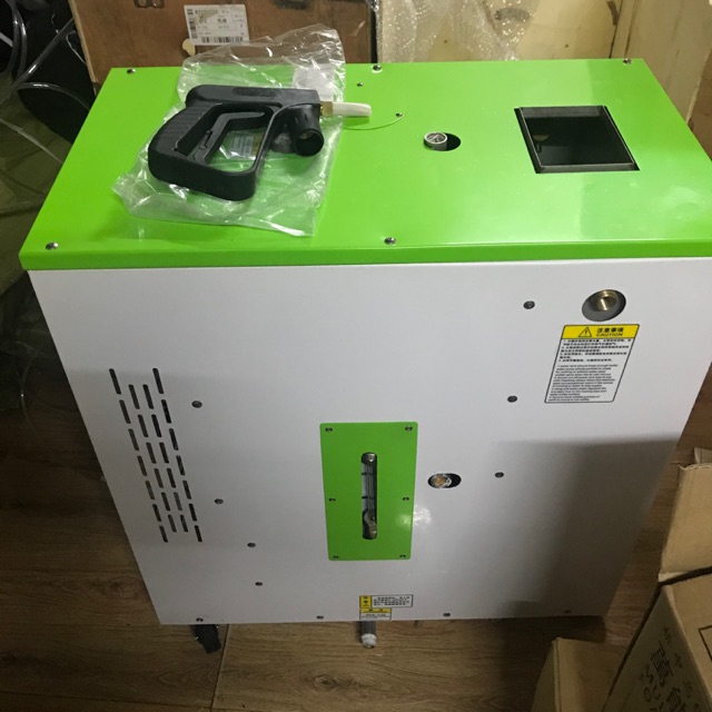 Máy rửa xe hơi nước nóng