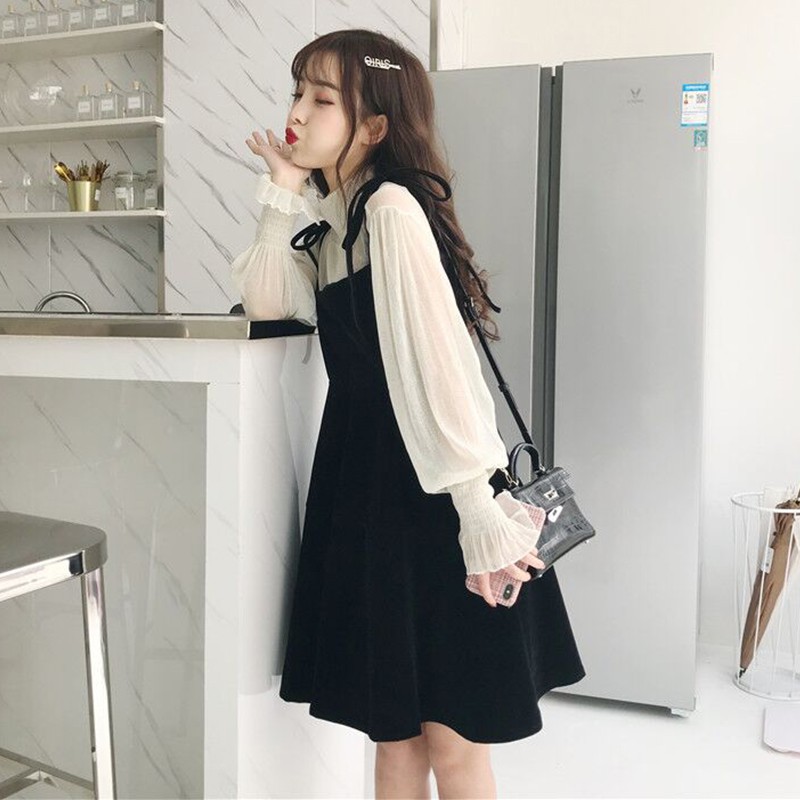 [Ulzzang] Set áo trắng váy yếm đen tiểu thư đáng yêu