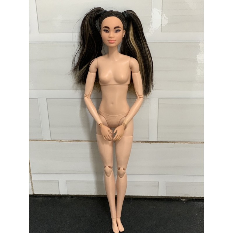 Búp bê barbie Made to move nude