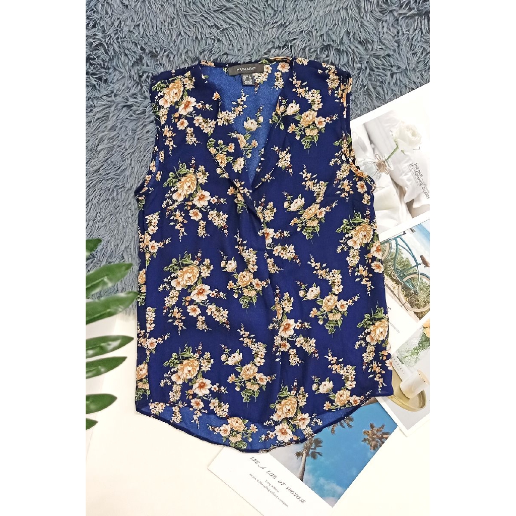 Áo sát nách cổ V nhiều họa tiết PR1MARK