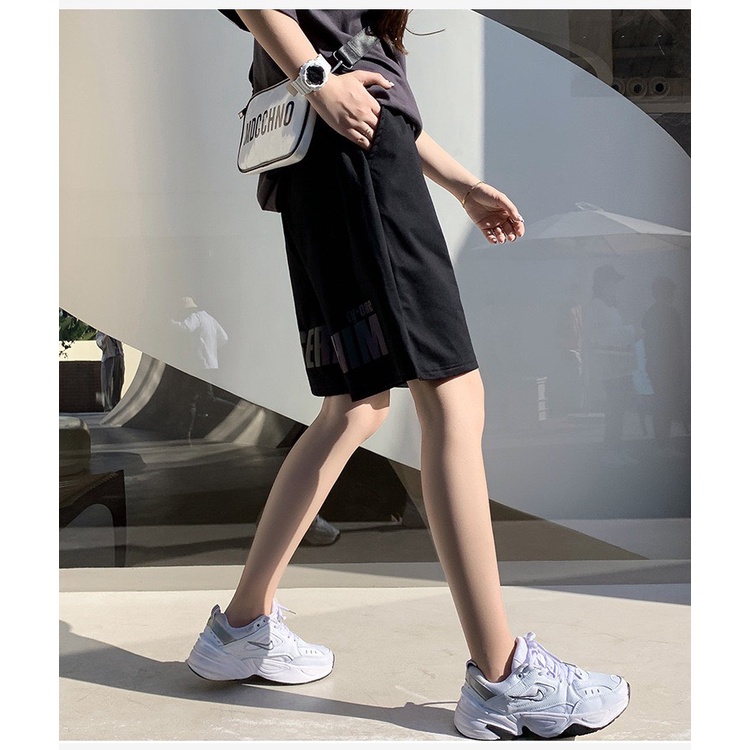 Quần đùi unisex nam nữ phản quang form rộng chất dài mịn phong cách hàn quốc 2 màu Trắng Đen basic