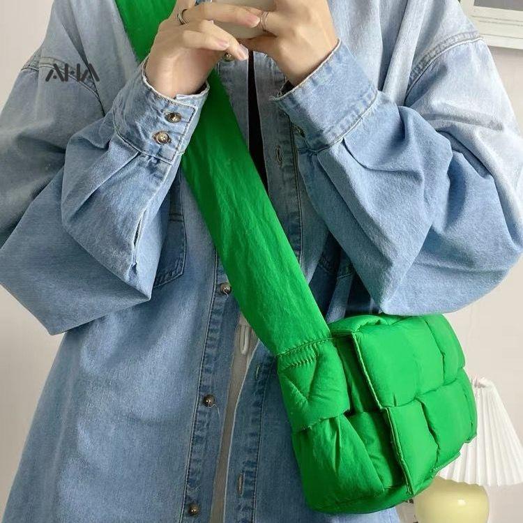 Túi đeo chéo vai AHA official bằng xốp thời trang phong cách dành cho nữ