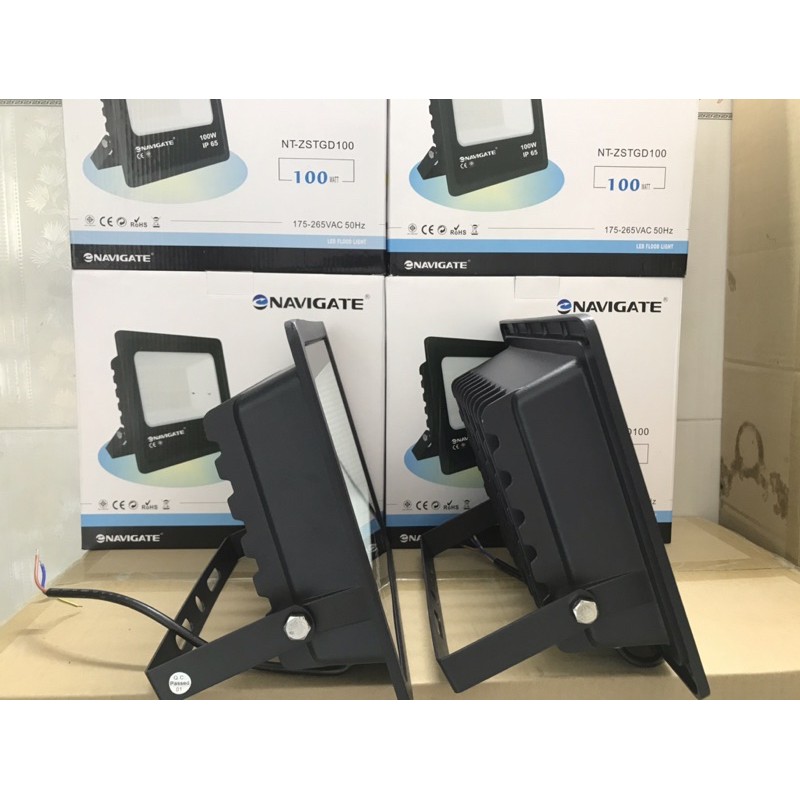 Đèn pha led 100W vỏ nhôm đúc dày bản cao cấp chuyên công trình ngoài trời, trang trí, sân thi đấu thể thao