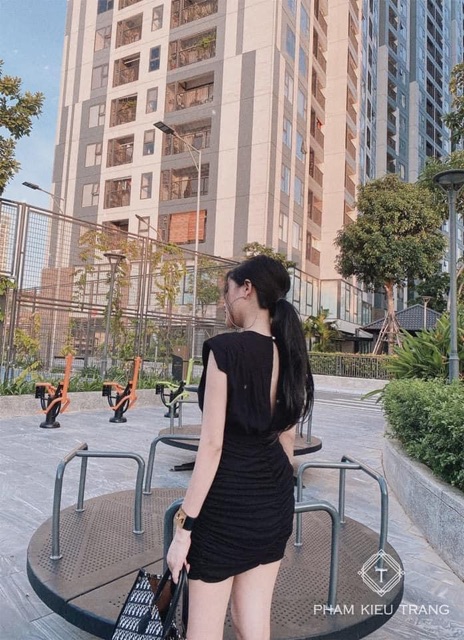 VÁY LEN HỞ LƯNG NHÚM EO MÔNG SIÊU SANG | BigBuy360 - bigbuy360.vn