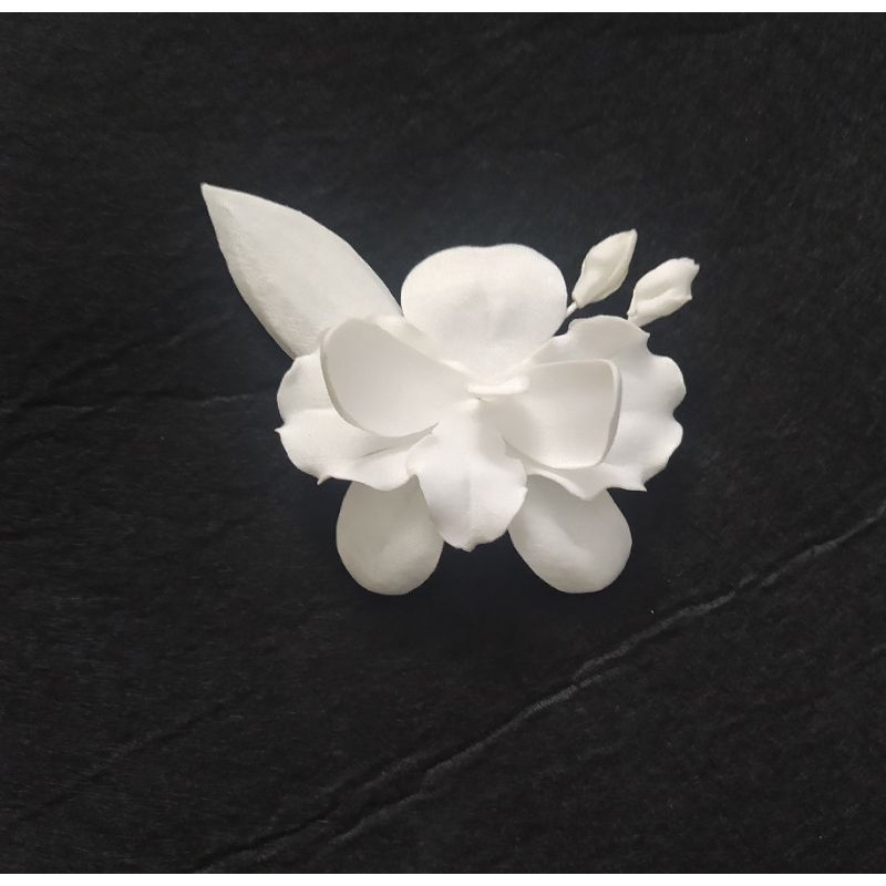 Hoa lan cài áo handmade Joli màu trắng