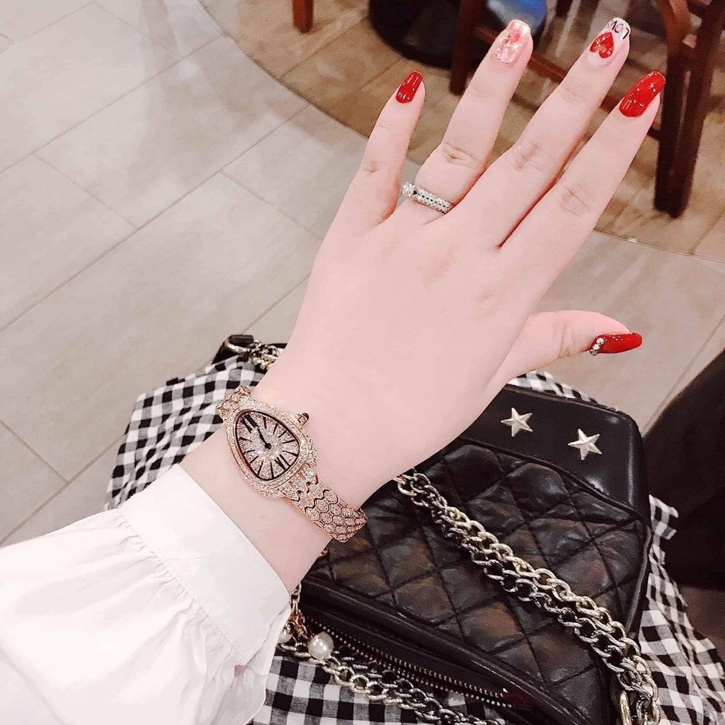 Đồng Hồ Davena Nữ D61595 Kiểu Mặt Rắn Full Đá 23.5x31.5mm Rose Gold Chính Hãng
