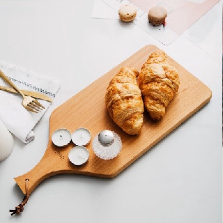Thớt gỗ bày đồ ăn, chụp ảnh, trang trí