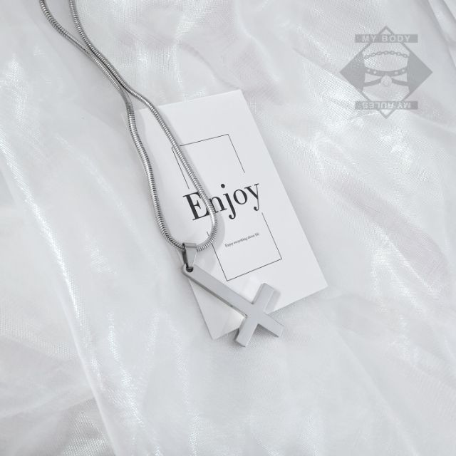 Vòng cổ dây chuyền chất liệu thép mặt dây thánh giá ngược