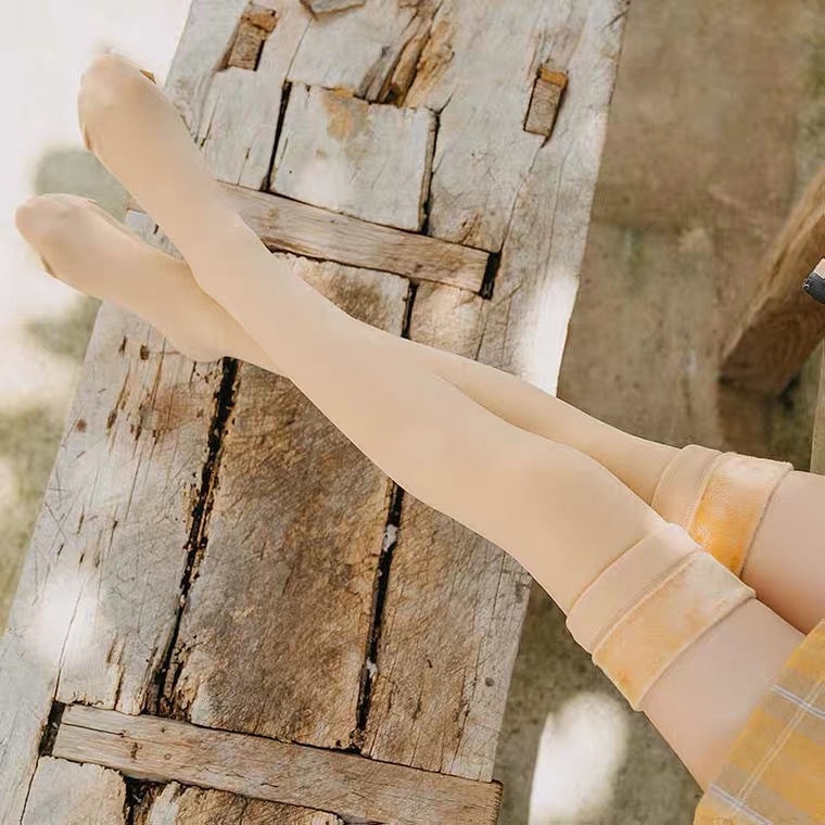 Đôi vớ dài qua gối bằng vải nhung dày không trượt thời trang thu đông phong cách Hàn Quốc cho nữ