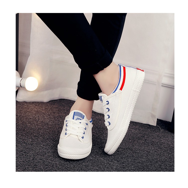Giày Sneaker Trắng pha Xanh Đỏ