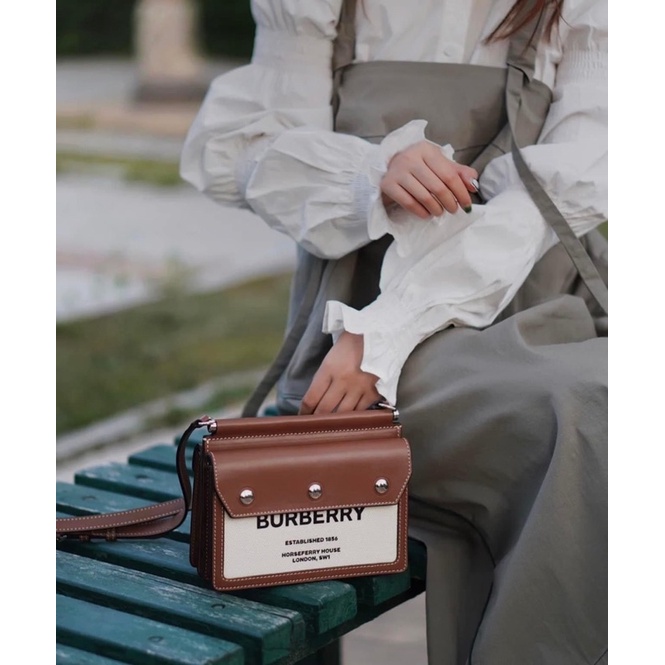 Túi xách Mini Horseferry Print Title Bag with Pocket Detail Super sale  Size 19x 15x 5