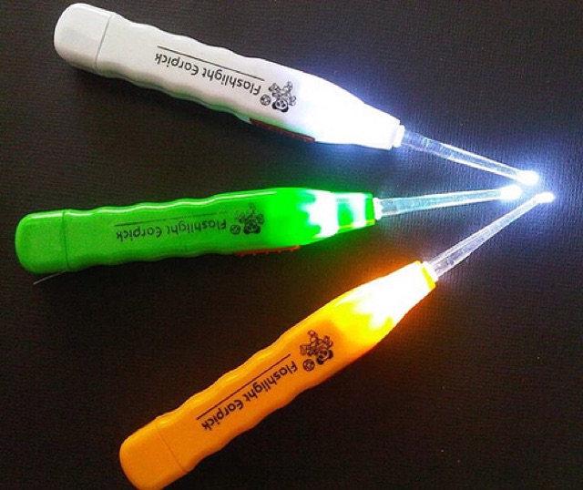 Dụng cụ lấy dáy tai có đèn  Flashlight Earpick