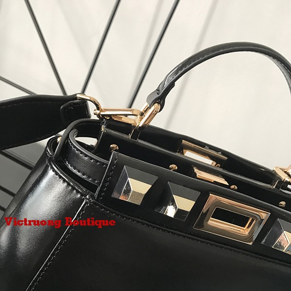 Túi xách đinh tán mới