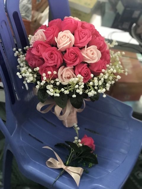 Hoa cầm tay cô dâu bằng hoa sáp