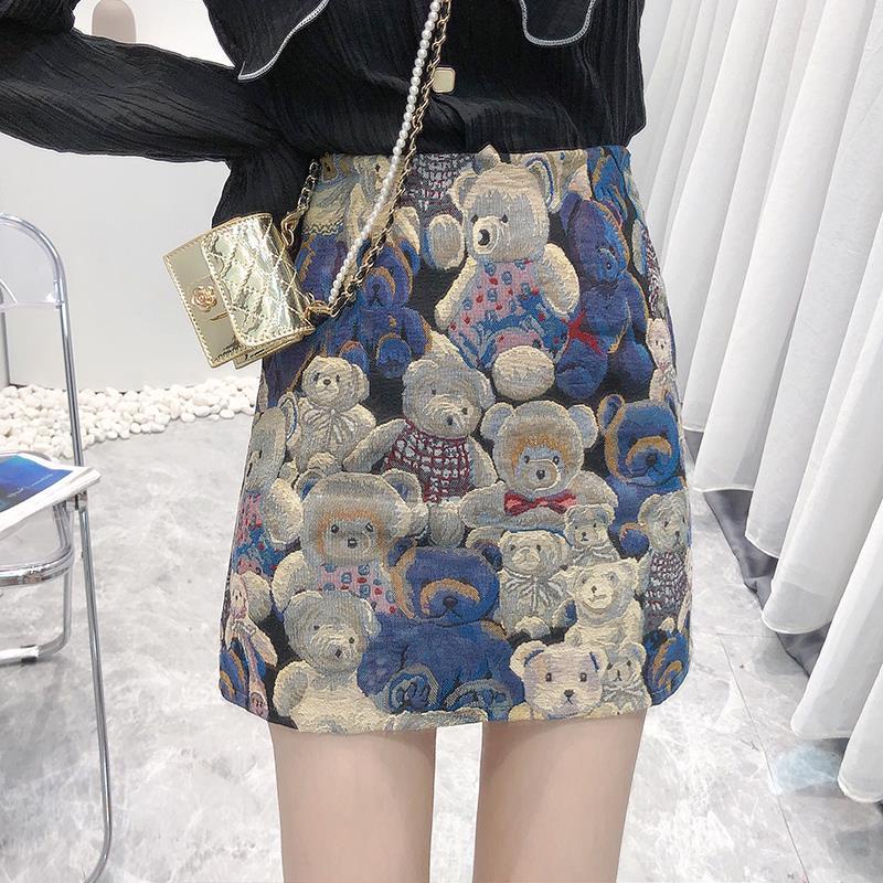 Chân váy chữ A eo cao họa tiết gấu dễ thương phong cách thời trang mùa hè cho nữ