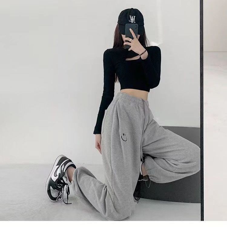 Quần Thể Thao Lưng Cao Dáng Rộng Thêu Hình Mặt Cười Phối Dây Rút Thời Trang Xuân Hè Mới Cho Nữ | BigBuy360 - bigbuy360.vn