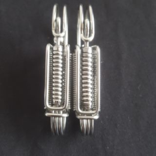 Móc khóa uốn thủ công