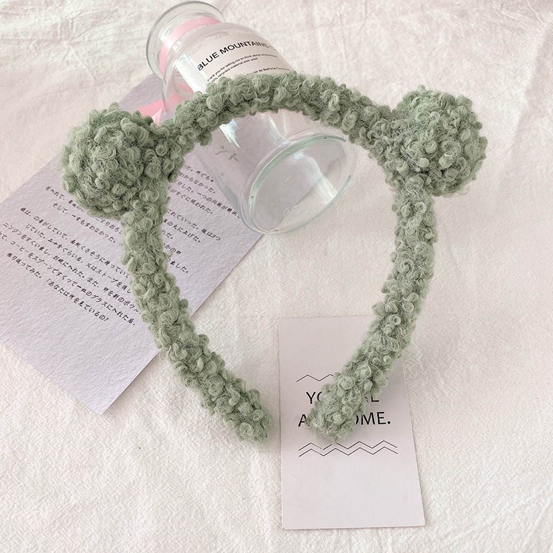 Cài tóc phối quả bóng pom pom thời trang xinh xắn cho nữ