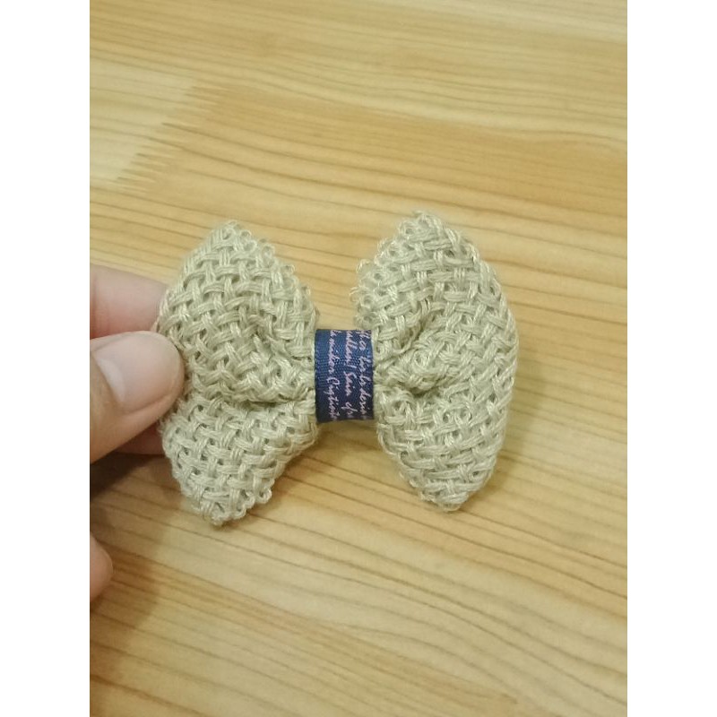 Hoa ruy băng. Nẹp định hình mũi.