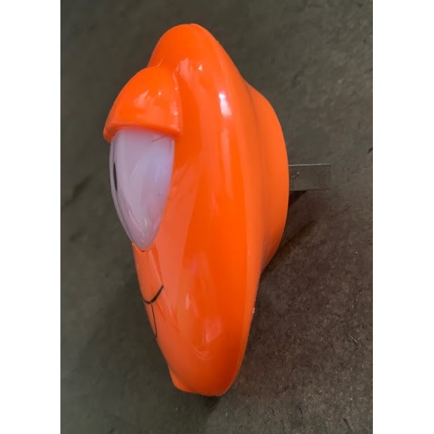 Đèn ngủ cảm biến ánh sáng hình Mặt Hề (màu ngẫu nhiên)