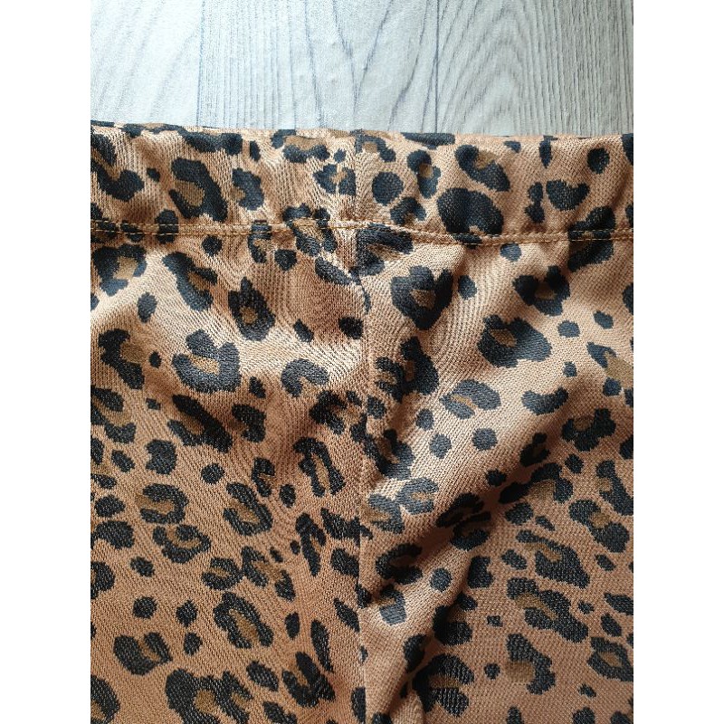 [Freeship đơn từ 0đ] Quần short ôm đủ màu / da beo biker hiệu F21 | BigBuy360 - bigbuy360.vn