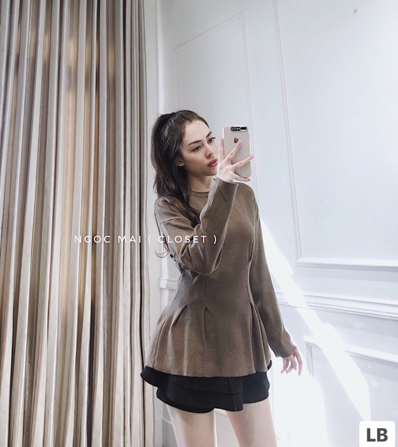 Áo len chiếu eo chân xoè