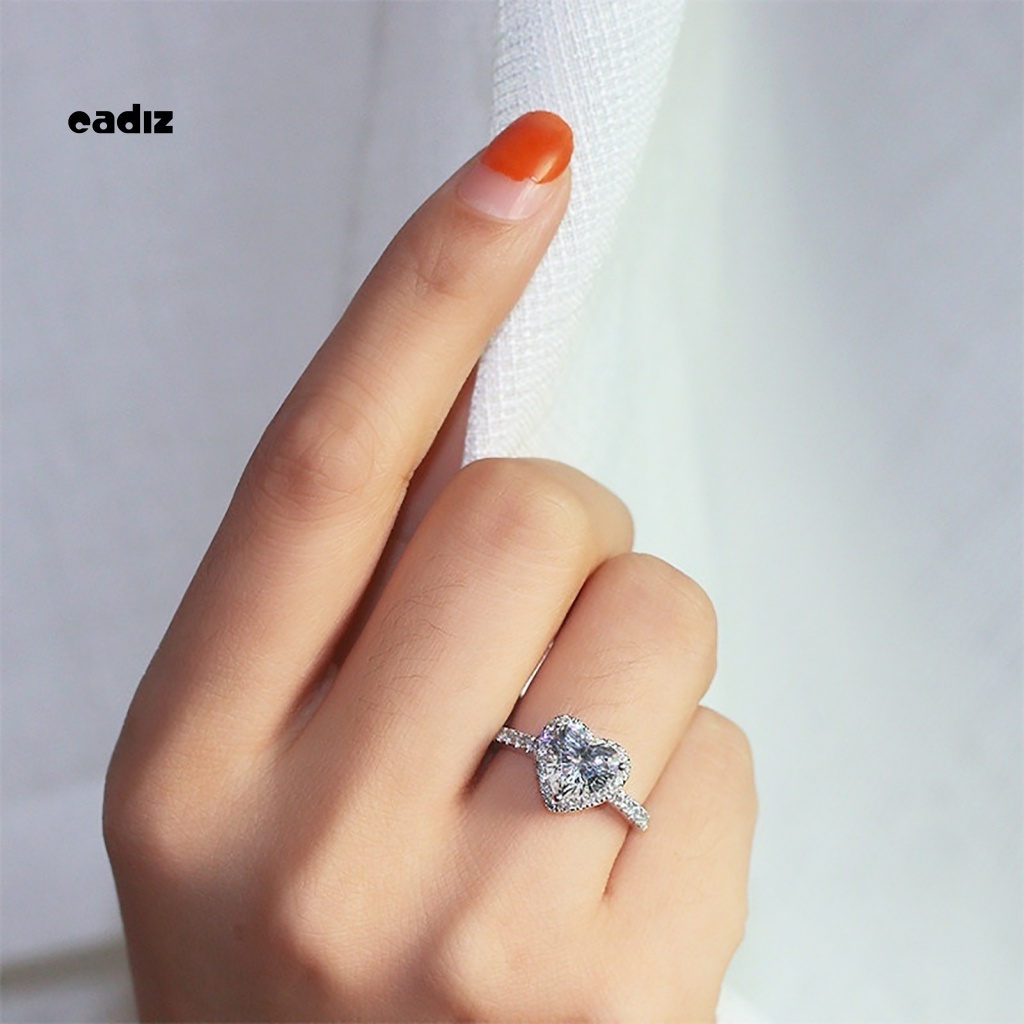 Nhẫn Cưới Đính Đá Sang Trọng