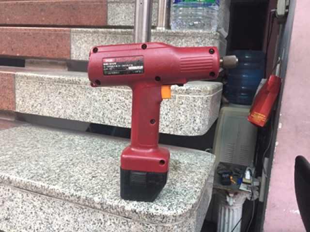 Bắn vít Ryobi BID-960V 9,6V lên 12V
