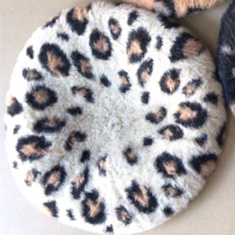Retro Japanese and Korean style leopard print winter beret for women